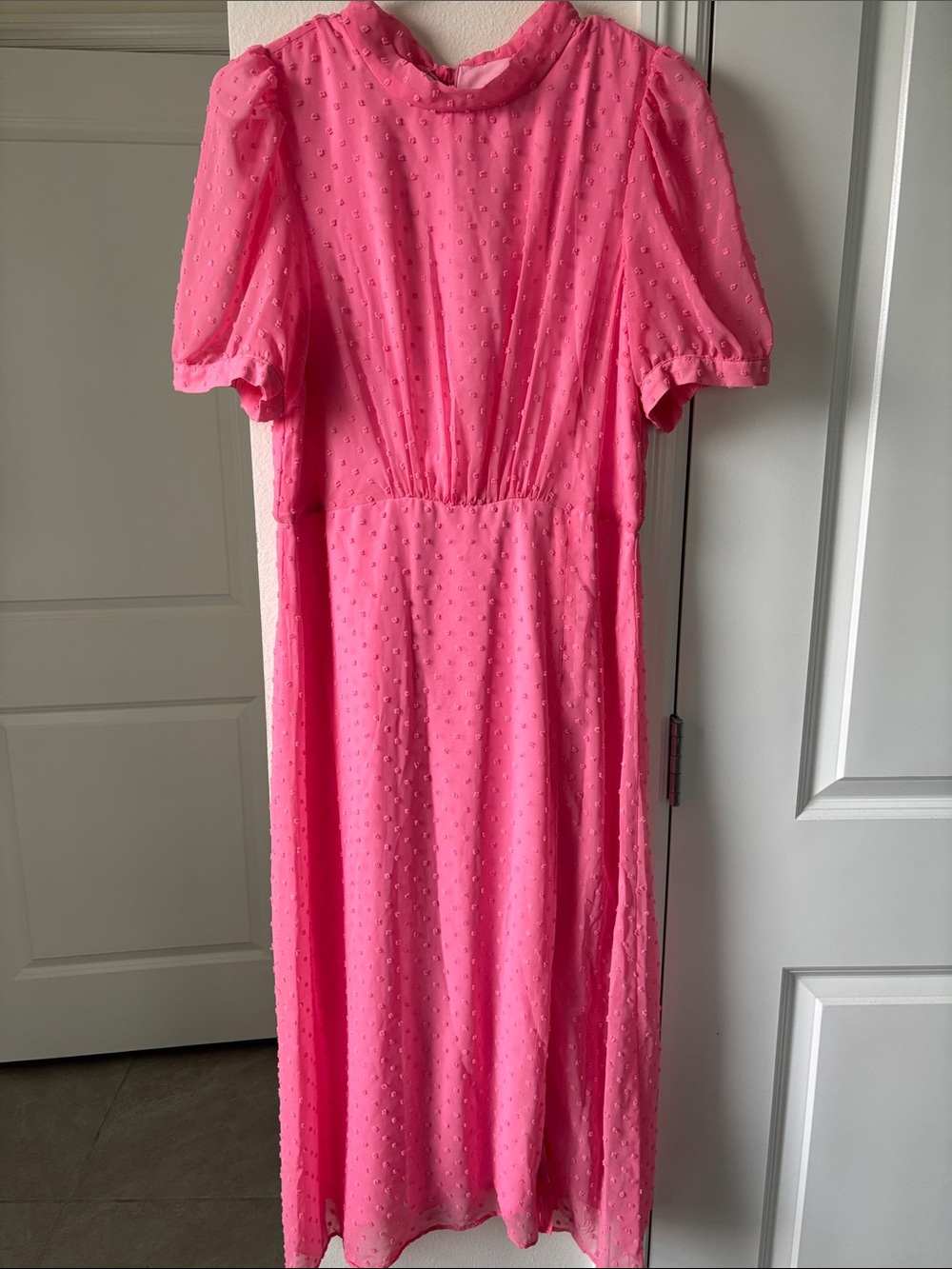 julia jordan Pink Swiss Dot Midi Dress